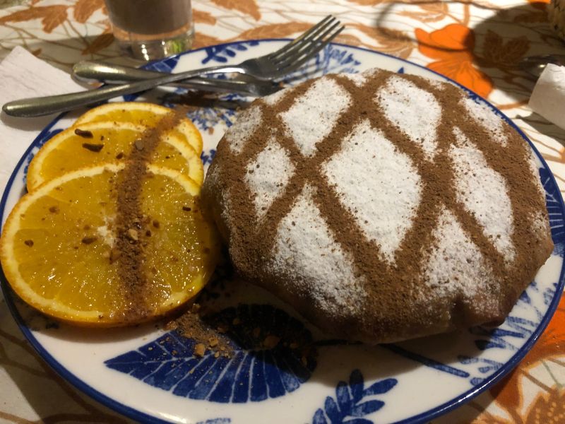2 Meat-filled pastry with powdered sugar and cinamon