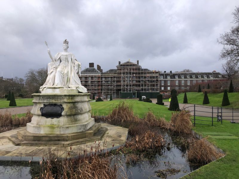 3 Her majesty outside Kensington Castle, former home of Princess Diana and later Prince William and Kate Middleton