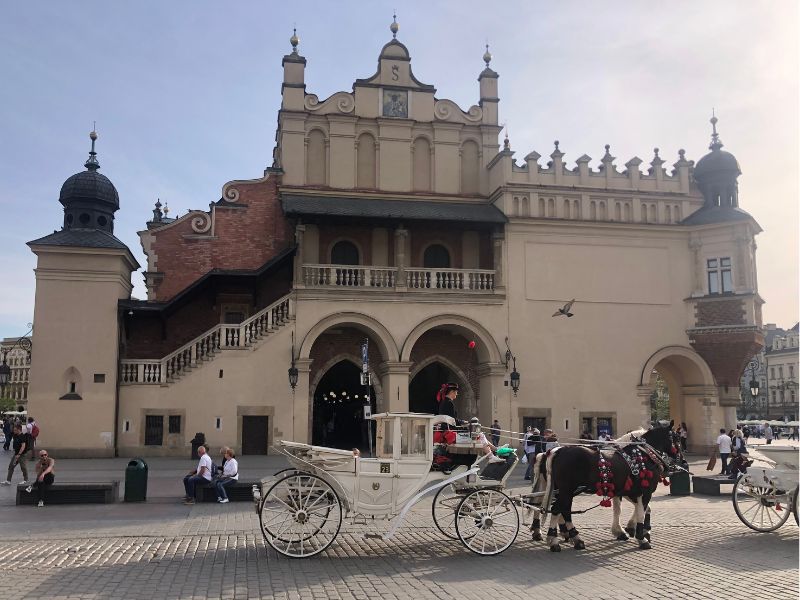5 Cloth Market: some get the royal carriage treatment