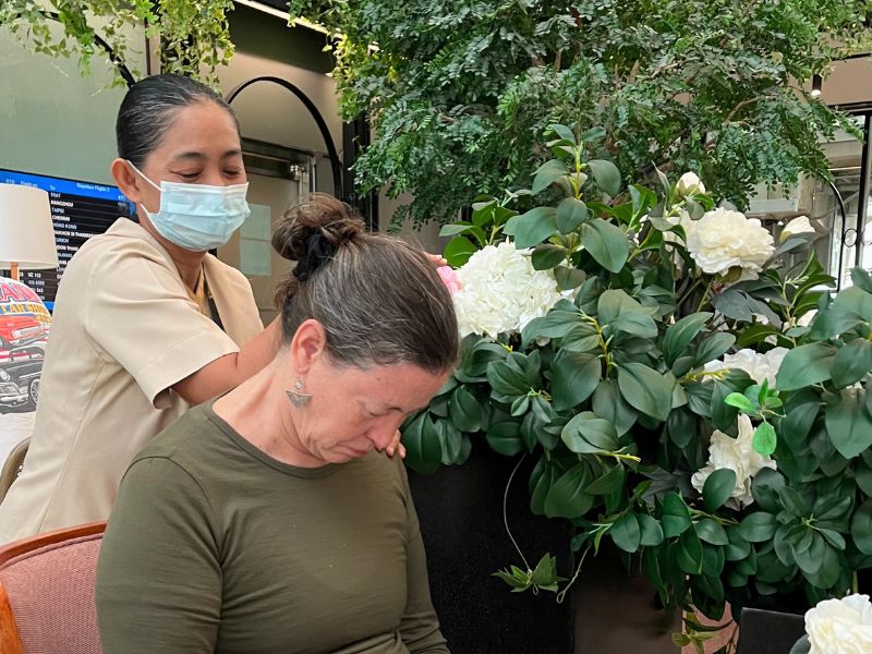 Free massage (for a $3 tip) in the Bangkok airport lounge? Yes please!