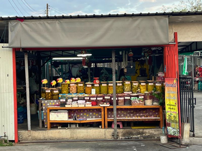 Roadside pickle joint