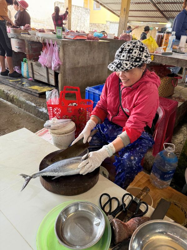 Note the multiple scissors (industrial black handles, not household gold standard)