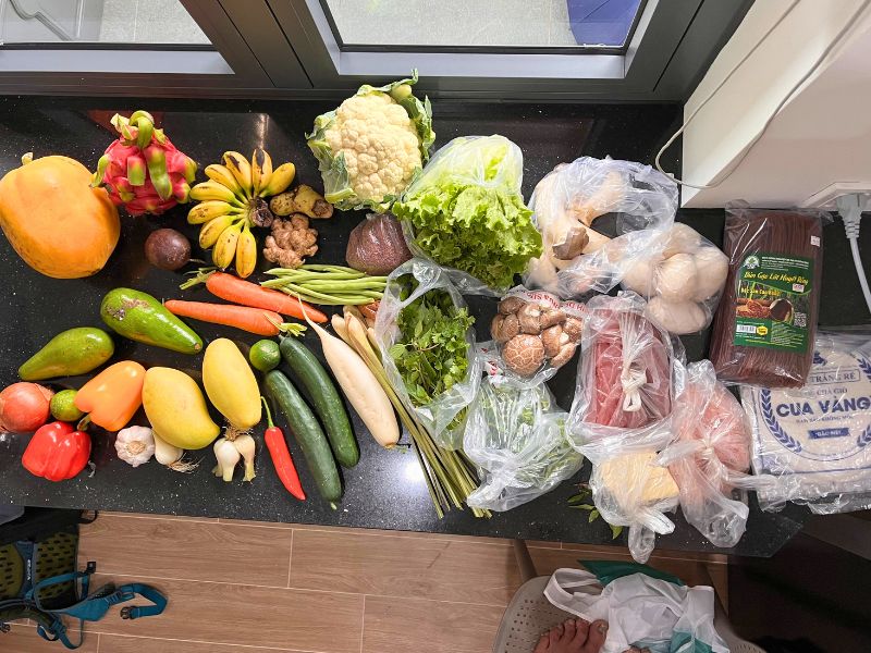 1,000,000 dong ($25) worth of market goodies