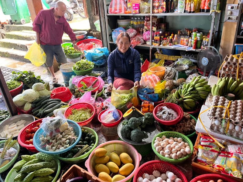 She was mighty pleased to be visited by dong-laden tourists