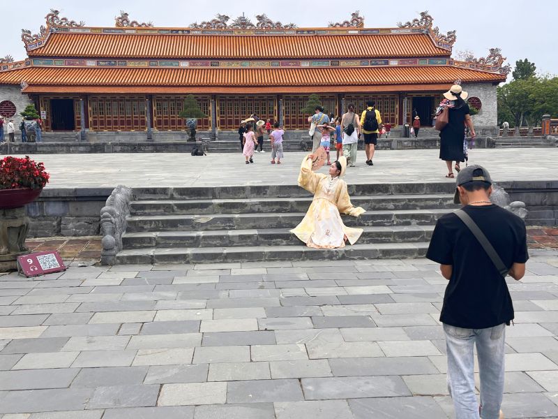 Lots of Instagram posing