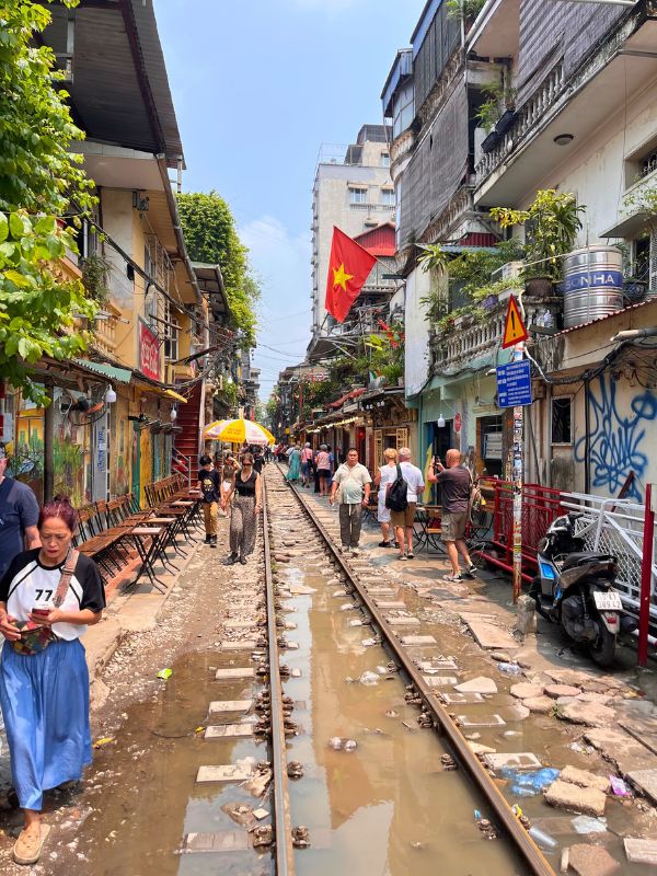 Hanoi in One Day - Train Street