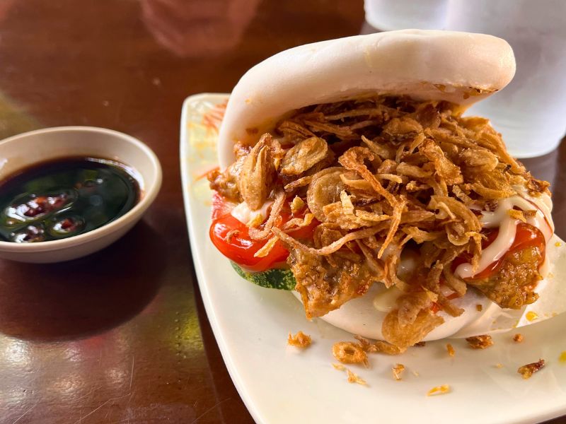 broken rice pork bun