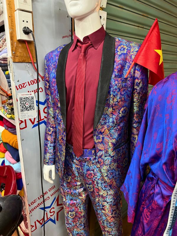 Tailors know how to get my attention!