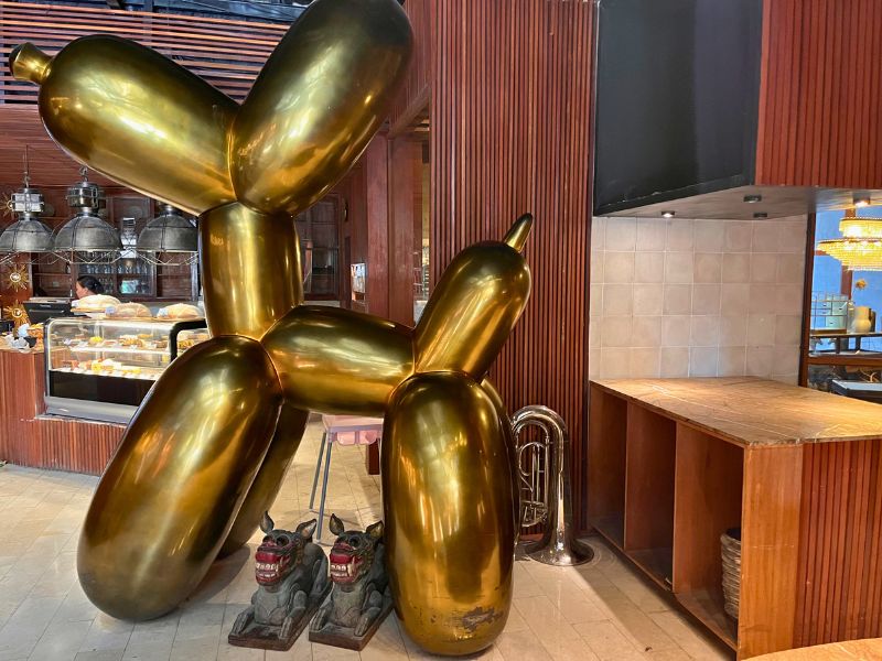 Walking off the gym elevator we meet balloon-poodle-butt, with dragons and tuba of course