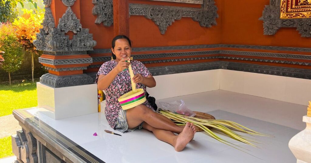 Weaving traditional Balinese offerings