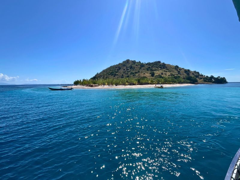 Final boat trip home, away from komodo island, dragons and Asia