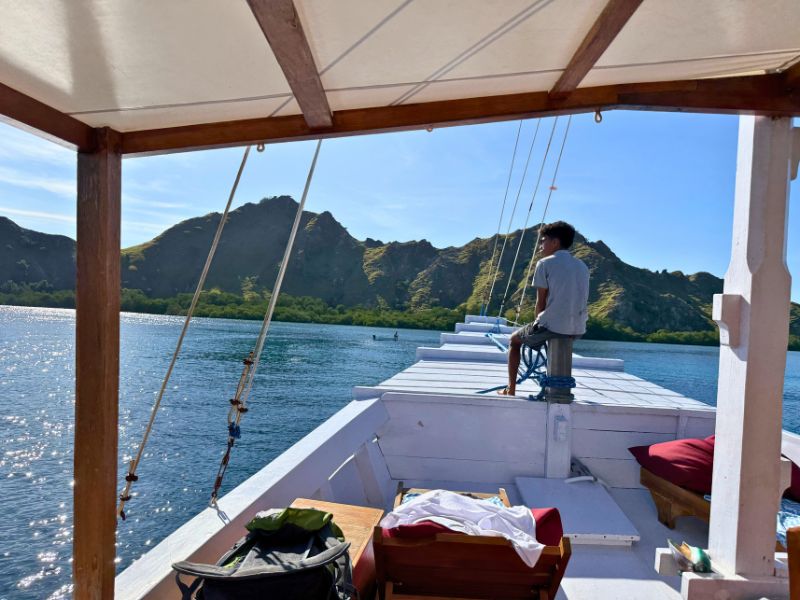 Boat tour of many beautiful islands aound Komodo