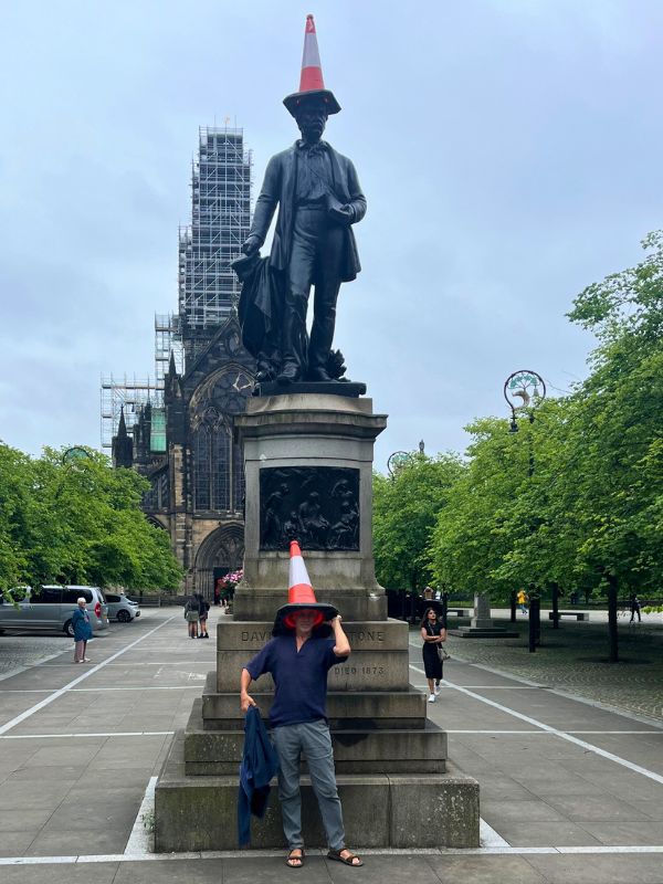 Dr. Livingston (a distant relative), I presume? Statues around the city have pylons, an unofficial symbol of the country's irreverent humour