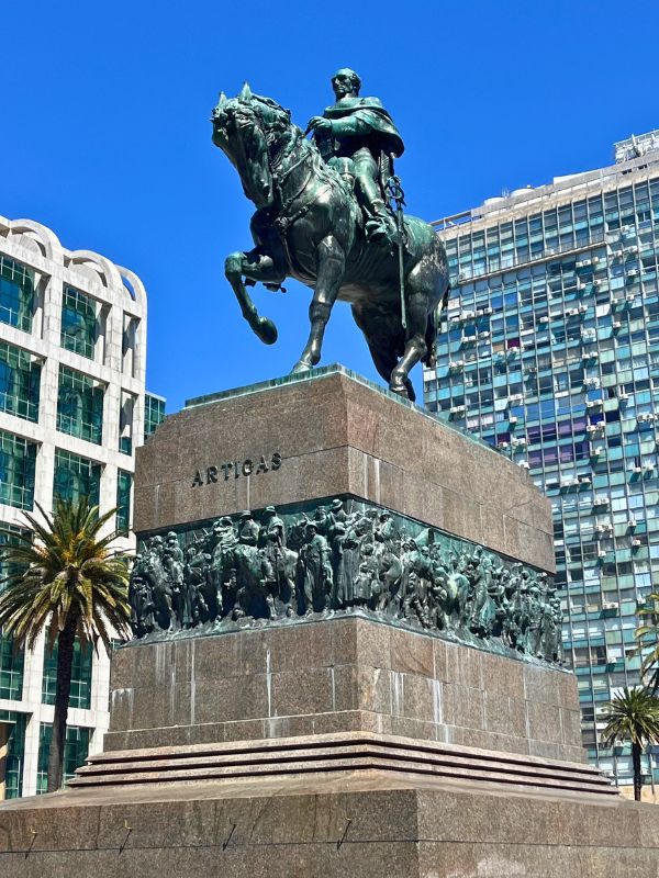 Remains of General Artigas are in an open mausoleum under this statue.