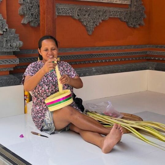 Weaving traditional Balinese offerings